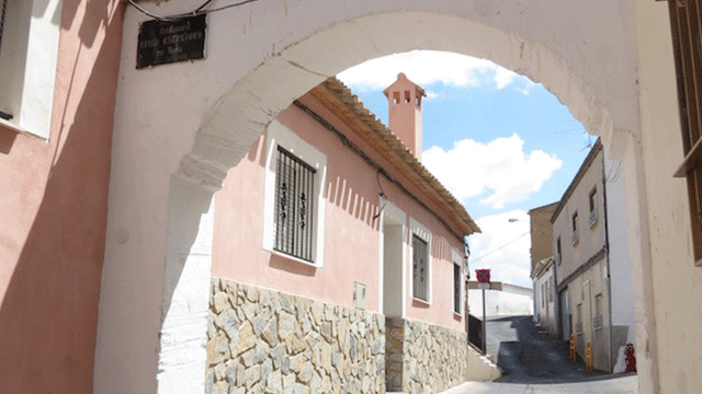 Arco de los Reyes Católicos - Hornacina de San Blas