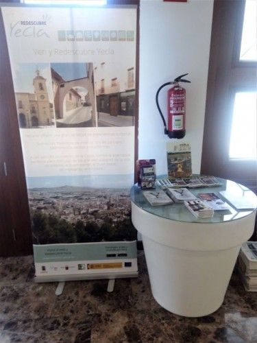 La oficina de turismo presente estos días en la Feria del Mueble Yecla