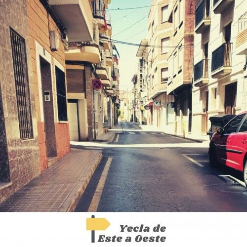 Yecla de Este a Oeste: Calle de La Corredera