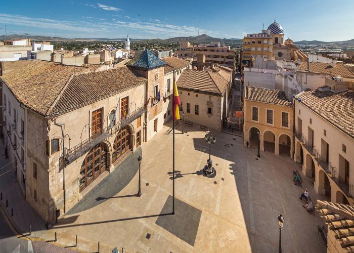 ESPECIAL PATRIMONIO HISTÓRICO y ENOTURISMO. Descubre el centro histórico de Yecla y la elaboración de vinos en Bodegas Castaño.